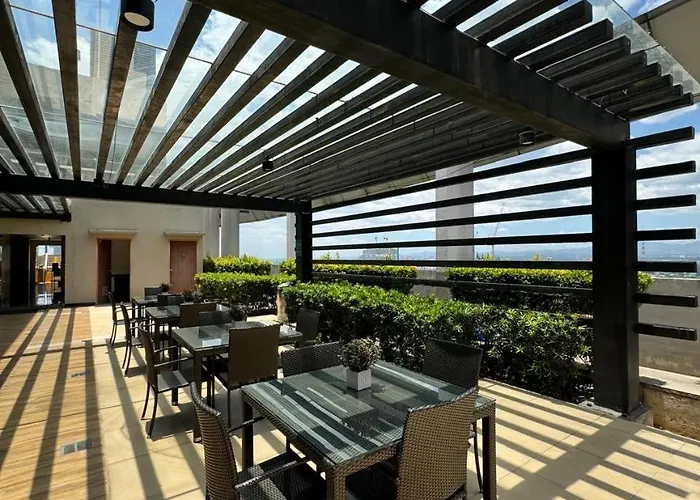 Vinia Infinity 3 Near Malls And Mrt Station *
